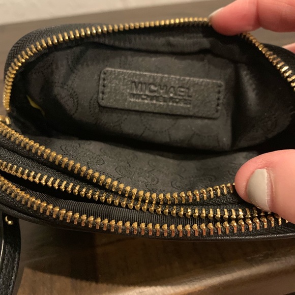 Michael Kors wristlet - Picture 3 of 3